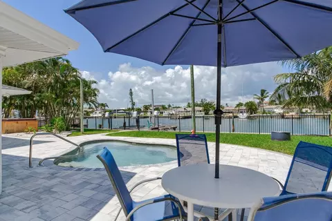 12250 7th St E, Treasure Island, FL 33706