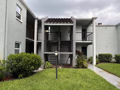 2850 Somerset Park Dr #202, Tampa, FL 33613