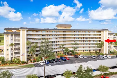 8950 Park Blvd #410, Seminole, FL 33777
