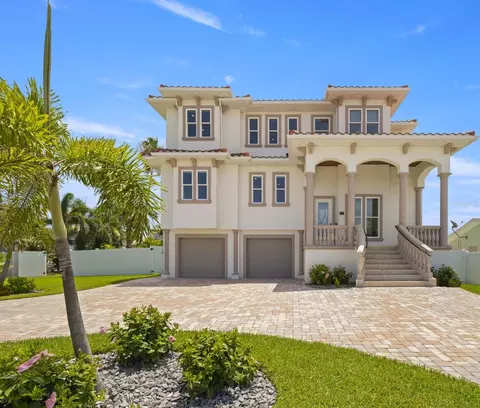 3141 Hibiscus Dr W, Belleair Beach, FL 33786