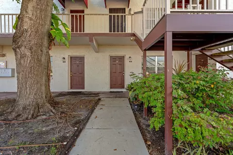 9209 Tudor Dr #C104, Tampa, FL 33615