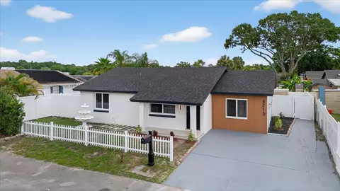 6715 Willow Spring Ct, Tampa, FL 33615