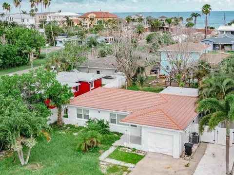 15802 2nd St E, Redington Beach, FL 33708 photo 1