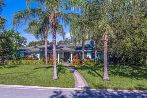 2 Evonaire Cir, Belleair, FL 33756
