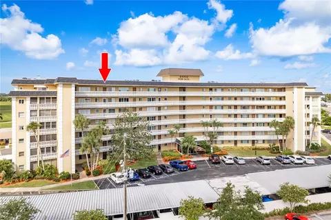8950 Park Blvd #702, Seminole, FL 33777