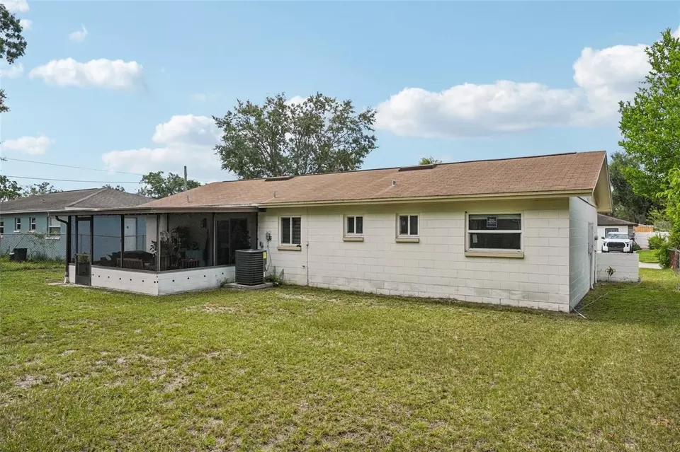 Exterior - 4428 Tuna Dr, Tampa, FL 33617 photo 3 of 7