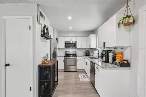 Kitchen - 4428 Tuna Dr, Tampa, FL 33617 photo 1 of 4