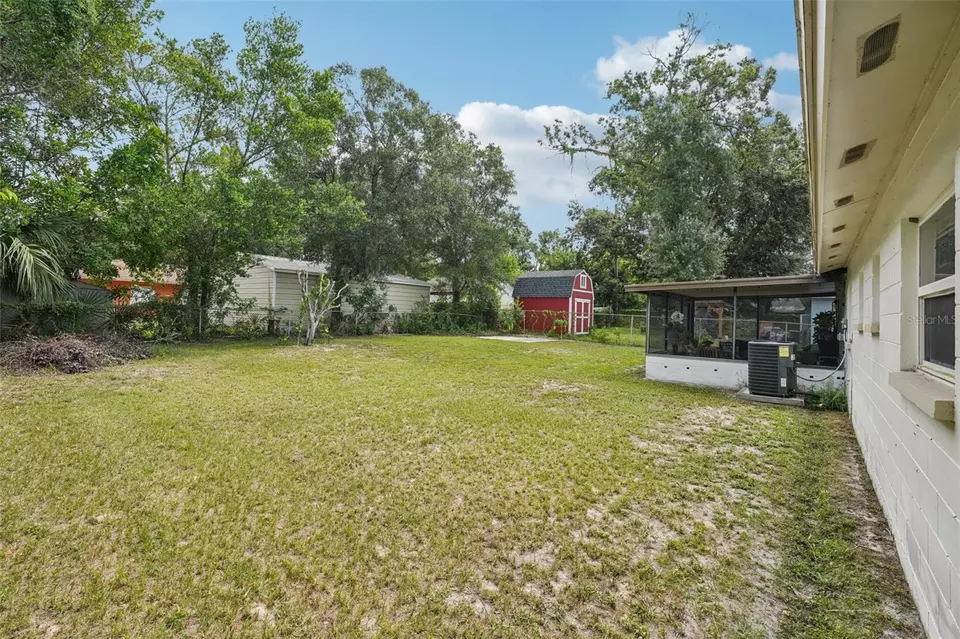 Exterior - 4428 Tuna Dr, Tampa, FL 33617 photo 4 of 7