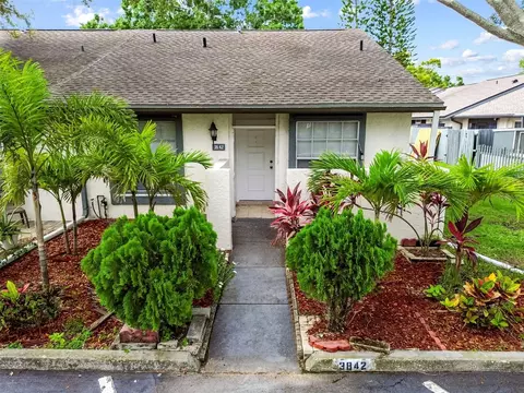 3842 La Costa Ln, Largo, FL 33771