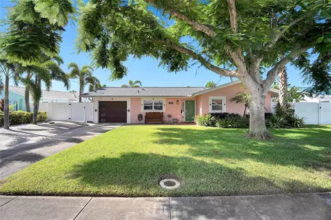562 Lewis Blvd SE, Saint Petersburg, FL 33705