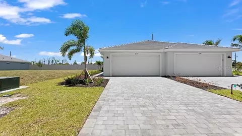 8165 Shore Lake Dr, Englewood, FL 34224