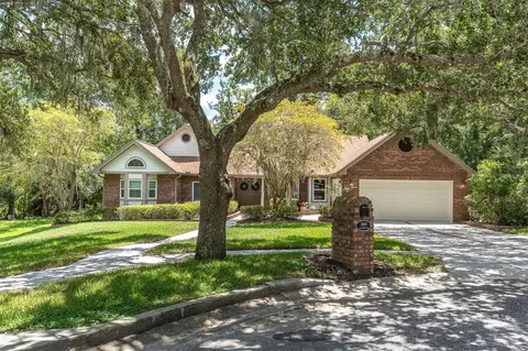 300 Cascade Ln, Palm Harbor, FL 34684