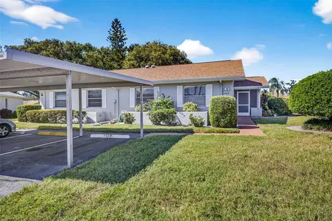 402 Finchley Ct #B, Sun City Center, FL 33573