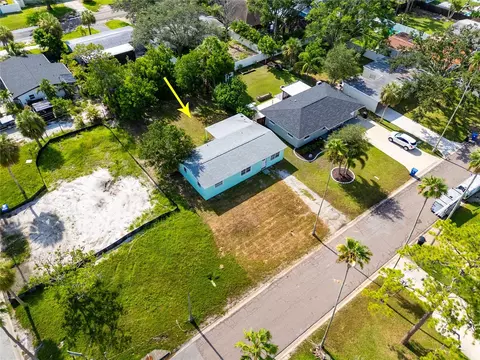 4235 Des Moines St NE, Saint Petersburg, FL 33703