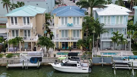 668 American Legion Dr, Madeira Beach, FL 33708