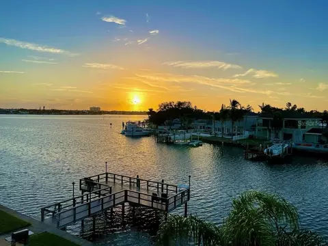 1893 Shore Dr S #209, South Pasadena, FL 33707