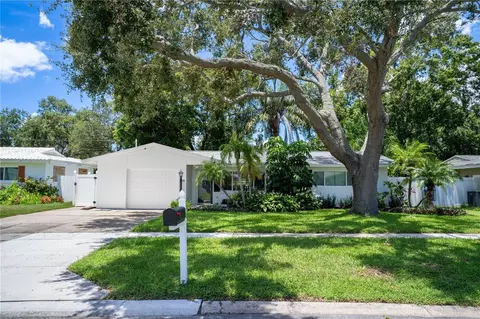 666 Brookfield Dr, Largo, FL 33771