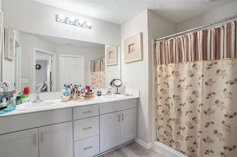 Bath - 13005 Upward Pl, Riverview, FL 33579 photo 2 of 3