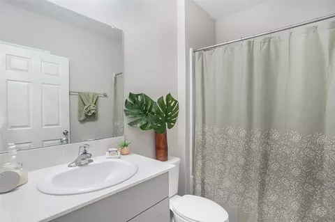 Bath - 13005 Upward Pl, Riverview, FL 33579 photo 1 of 3