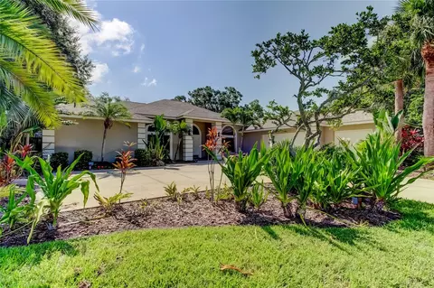 9935 Oaks Ln, Seminole, FL 33772