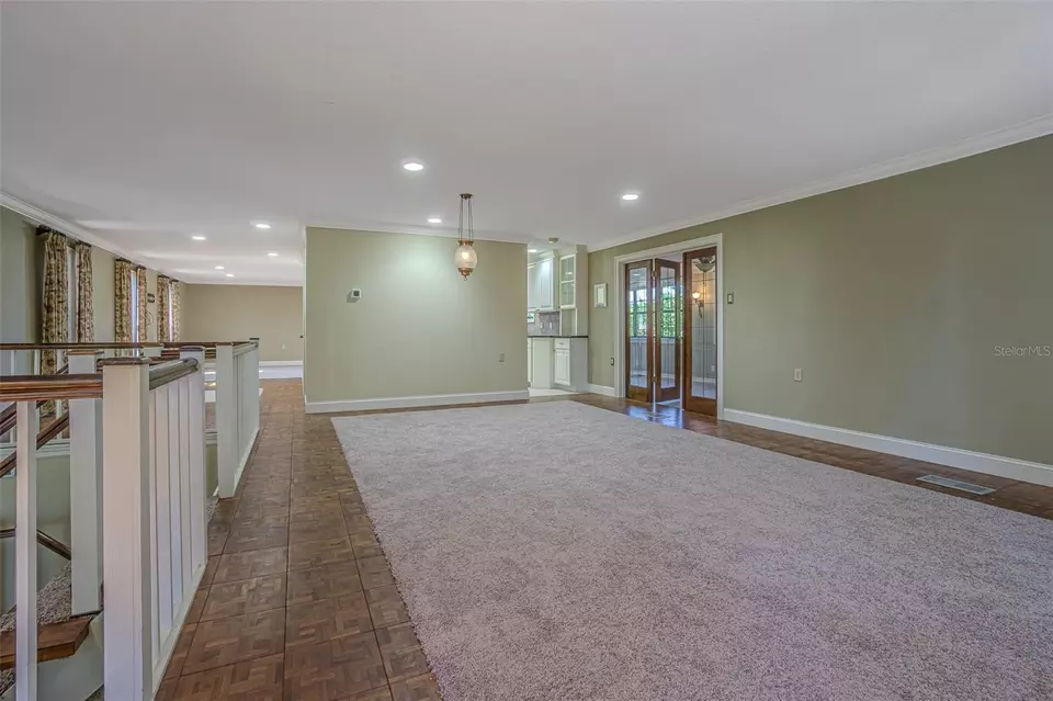 Living - 2903 Oak Crest Dr, Plant City, FL 33565 photo 2 of 8