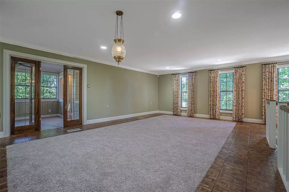 Living - 2903 Oak Crest Dr, Plant City, FL 33565 photo 4 of 8
