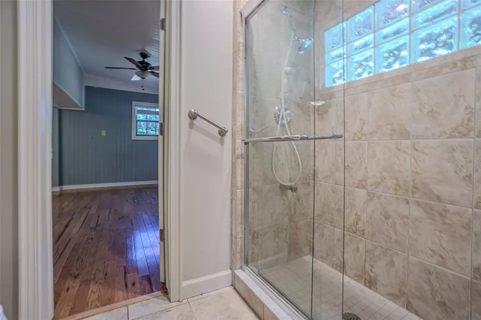 Bath - 2903 Oak Crest Dr, Plant City, FL 33565 photo 5 of 5