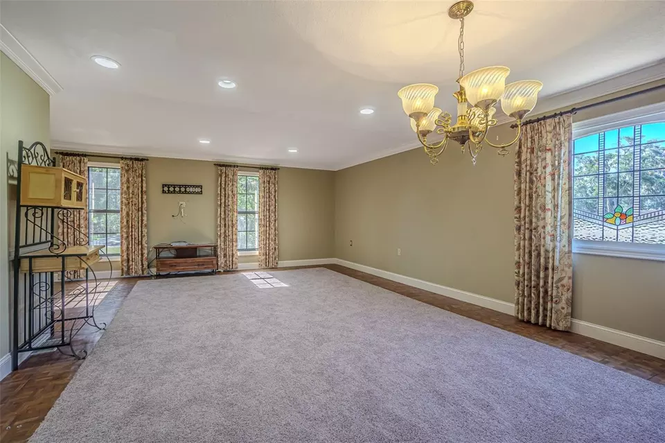 Living - 2903 Oak Crest Dr, Plant City, FL 33565 photo 6 of 8