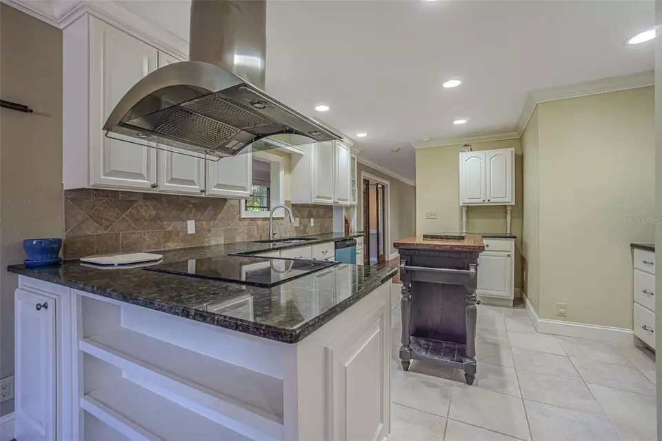 Kitchen - 2903 Oak Crest Dr, Plant City, FL 33565 photo 2 of 4