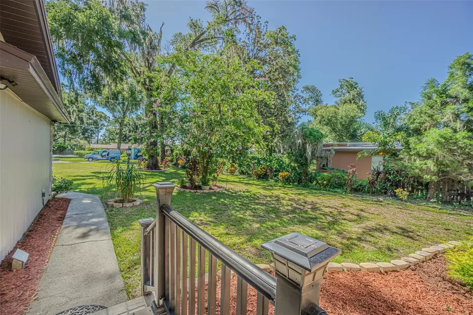 Exterior - 2903 Oak Crest Dr, Plant City, FL 33565 photo 10 of 11
