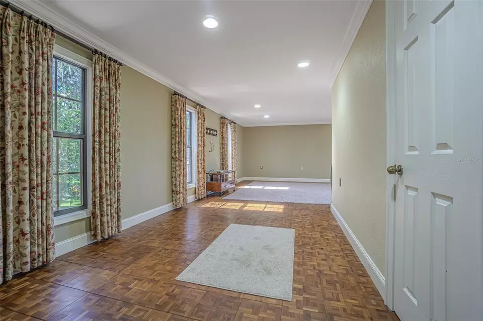 Living - 2903 Oak Crest Dr, Plant City, FL 33565 photo 3 of 8