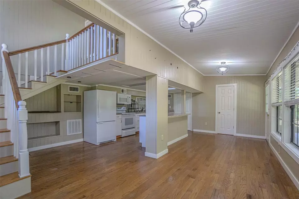 Living - 2903 Oak Crest Dr, Plant City, FL 33565 photo 8 of 8