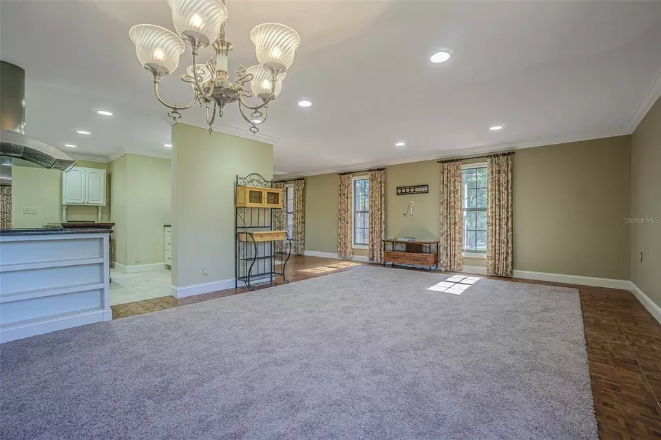 Living - 2903 Oak Crest Dr, Plant City, FL 33565 photo 5 of 8