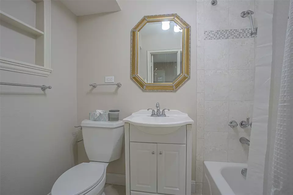 Bath - 2903 Oak Crest Dr, Plant City, FL 33565 photo 3 of 5
