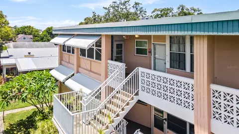 445 32nd Ave N #W301, Saint Petersburg, FL 33704