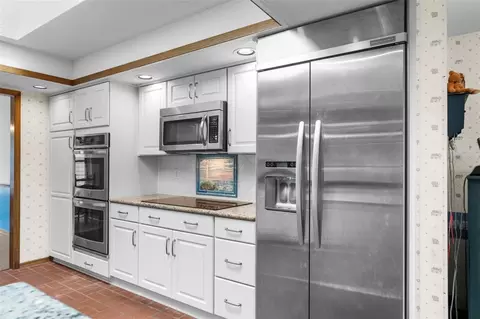 Kitchen - 17131 Dalberg Dr, Spring Hill, FL 34610 photo 6 of 10