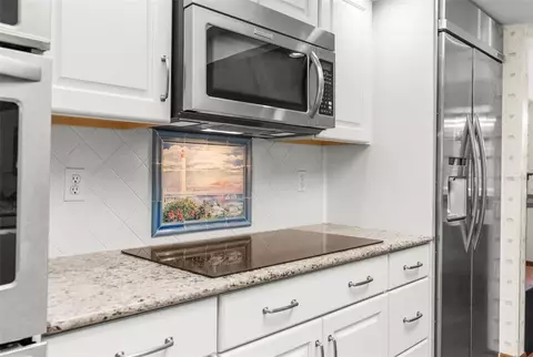 Kitchen - 17131 Dalberg Dr, Spring Hill, FL 34610 photo 4 of 10