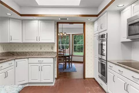 Kitchen - 17131 Dalberg Dr, Spring Hill, FL 34610 photo 8 of 10