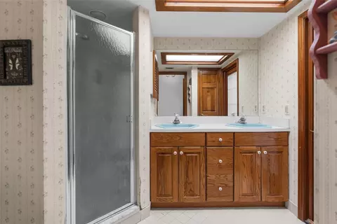 Bath - 17131 Dalberg Dr, Spring Hill, FL 34610 photo 5 of 6