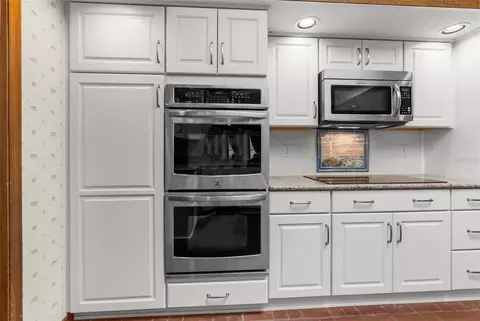Kitchen - 17131 Dalberg Dr, Spring Hill, FL 34610 photo 3 of 10