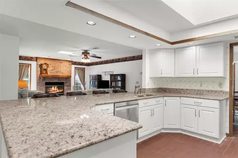 Kitchen - 17131 Dalberg Dr, Spring Hill, FL 34610 photo 9 of 10