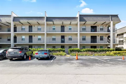 8765 Bardmoor Blvd #107, Seminole, FL 33777