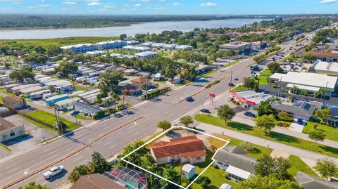 10701 Village Green Ave, Seminole, FL 33772