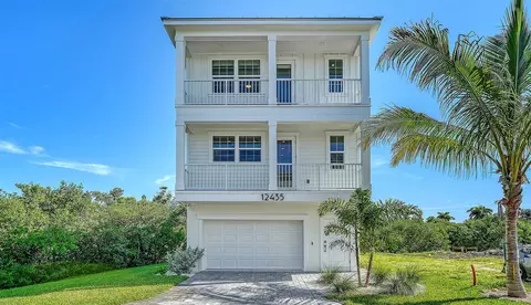 111 4th St S, Bradenton Beach, FL 34217
