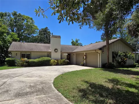 1404 Red Oak Dr, Tarpon Springs, FL 34689