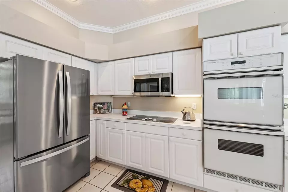 Kitchen - 27641 Lincoln Pl, Wesley Chapel, FL 33544 photo 4 of 8