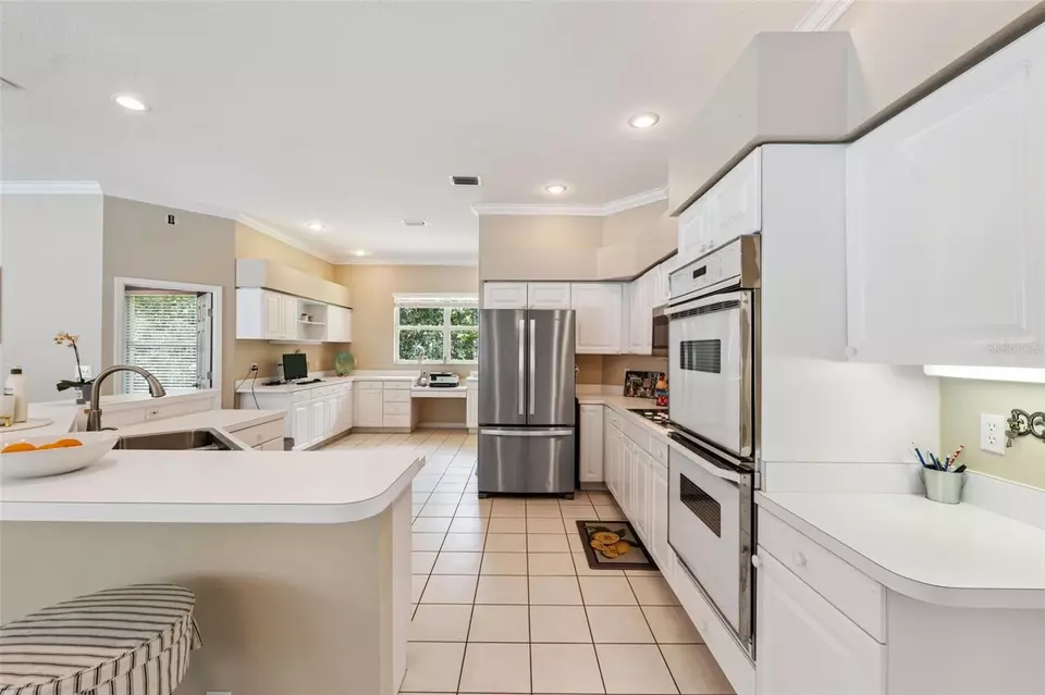 Kitchen - 27641 Lincoln Pl, Wesley Chapel, FL 33544 photo 2 of 8