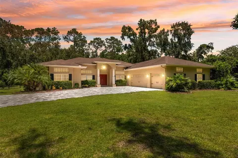 Exterior - 27641 Lincoln Pl, Wesley Chapel, FL 33544 photo 1 of 25