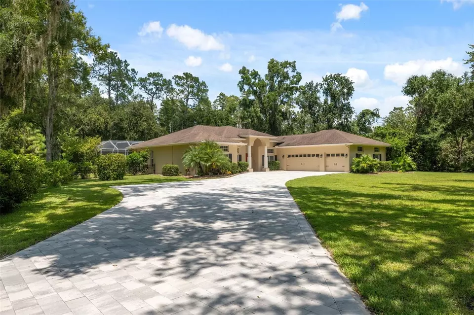 Exterior - 27641 Lincoln Pl, Wesley Chapel, FL 33544 photo 23 of 25