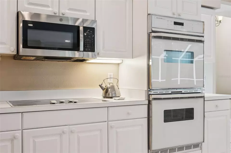 Kitchen - 27641 Lincoln Pl, Wesley Chapel, FL 33544 photo 5 of 8